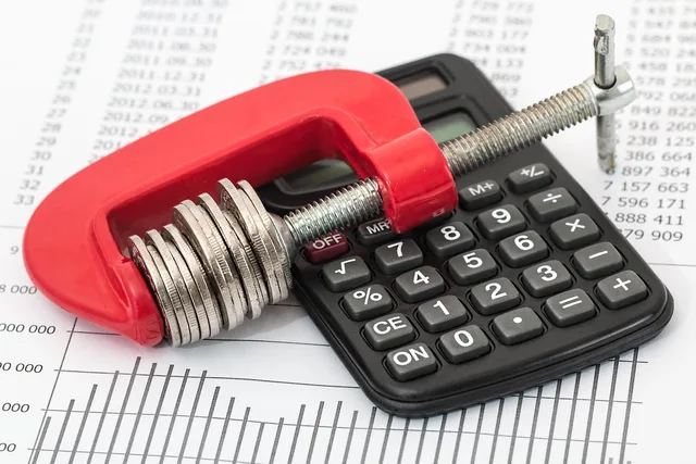 savings, budget, investment, money, finance, business, financial, cash, income, economy, tax, planning, calculator, save, currency, wealth, accounting, calculate, expenses, banking, cost, stress, debt, stressed, crisis, squeeze, clamp down, tight, coins, budget, budget, budget, budget, tax, tax, accounting, cost, cost, debt, debt, debt, debt, debt. Mediabudget att styra efter: ramverk för kostnad, effekt och flexibilitet