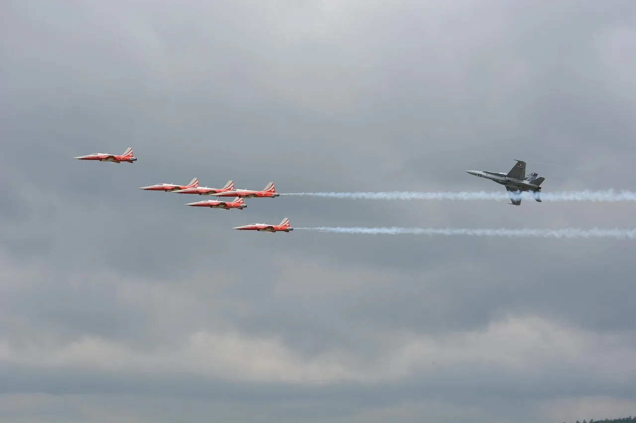 flygvapen, aerobatic team, mcdonnell douglas f a-18 bålgeting, dübendorf, schweiz, aerobatik, flyguppvisning, flygplan, flyg